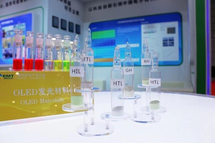 市場調查企業CINNO Research數據顯示，截至今年第一季度末，中國面板企業在中小尺寸OLED面板市場占有率達到22.6%。而在2020年，這一占有率剛超10%。短短兩年時間里，中國中小尺寸OLED市場占有率增加了一倍以上。相比之下，曾經基本壟斷OLED中小型面板市場的韓國企業市占率則為77.4%，首次跌破八成。